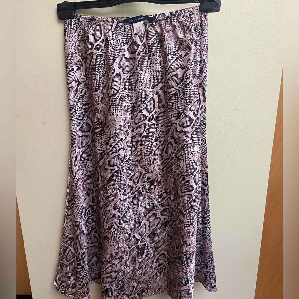 French connection snake skin print midi skirt size XS. fits up to Medium.